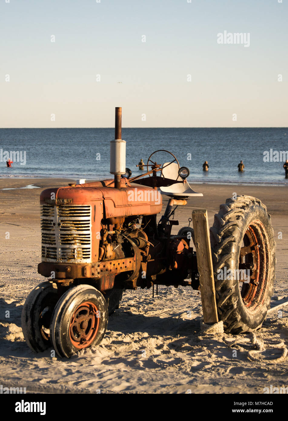 La vita in spiaggia con tramonti e la pesca. Trovato sulla costa di cristallo, Carolina del Nord, Isola di Smeraldo e boghe Suono. Bellissima e tranquilla. vacanza, la vita Foto Stock