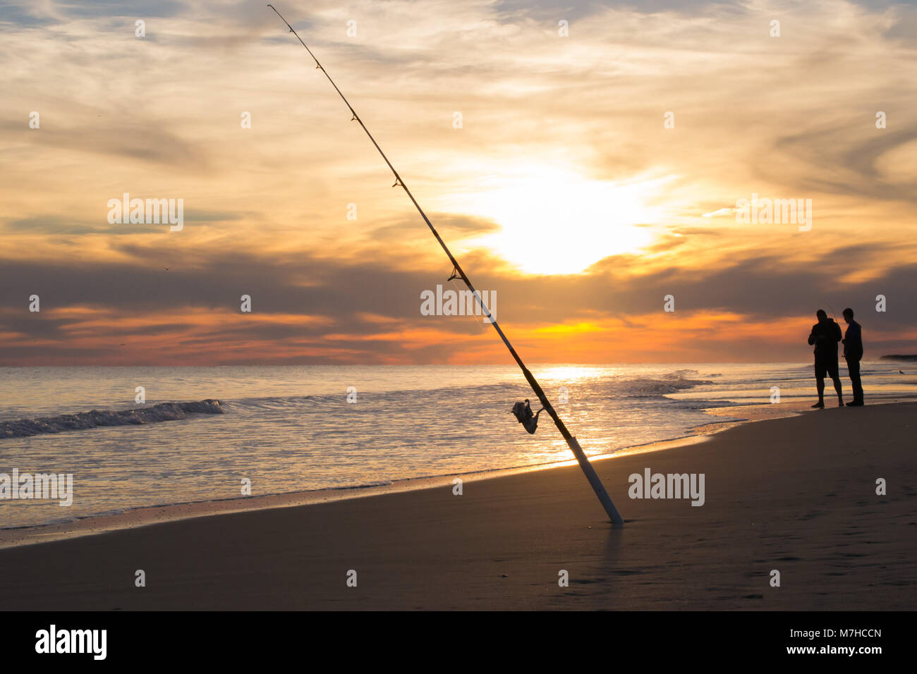 La vita in spiaggia con tramonti e la pesca. Trovato sulla costa di cristallo, Carolina del Nord, Isola di Smeraldo e boghe Suono. Bellissima e tranquilla. vacanza, la vita Foto Stock