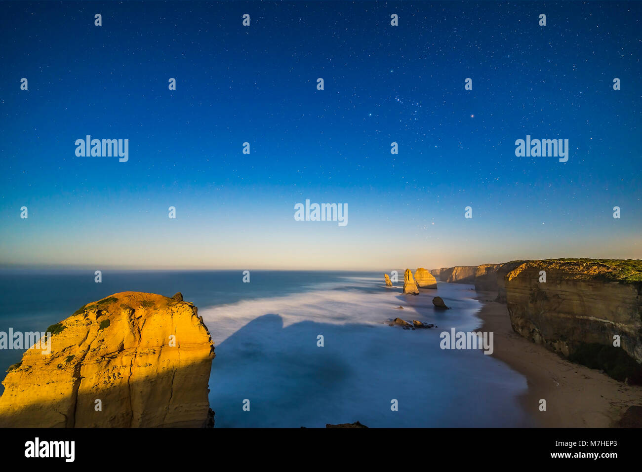 I dodici apostoli mare formazioni stack sulla Great Ocean Road, Australia. Foto Stock