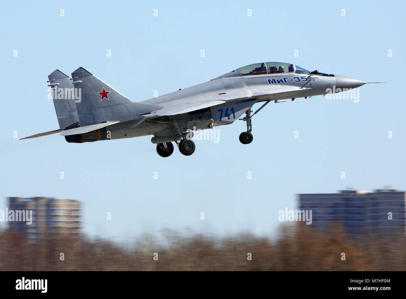 MiG-35 jet da combattimento dell'esercito dell'aria russa di decollo, Zhukovsky, Russia. Foto Stock