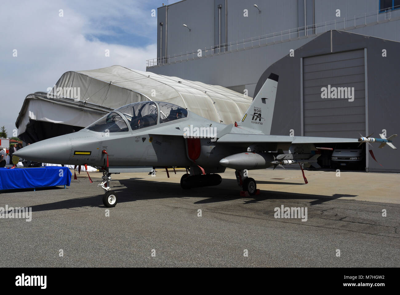 Leonardo M-346fa fighter-attacco trainer presso l'aeroporto di Caselle, Italia. Foto Stock