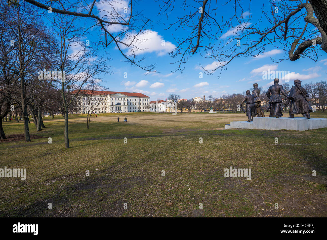 Il rinnovato edificio Ludovika e Parco di Università Nazionale di Servizio pubblico Foto Stock