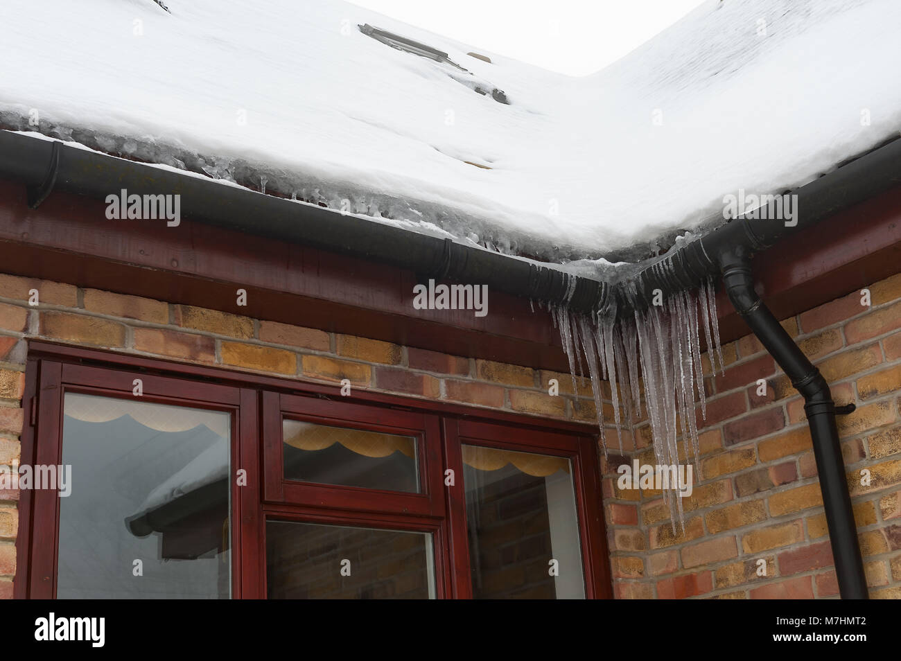 Acqua di grondaia congelata immagini e fotografie stock ad alta risoluzione  - Alamy