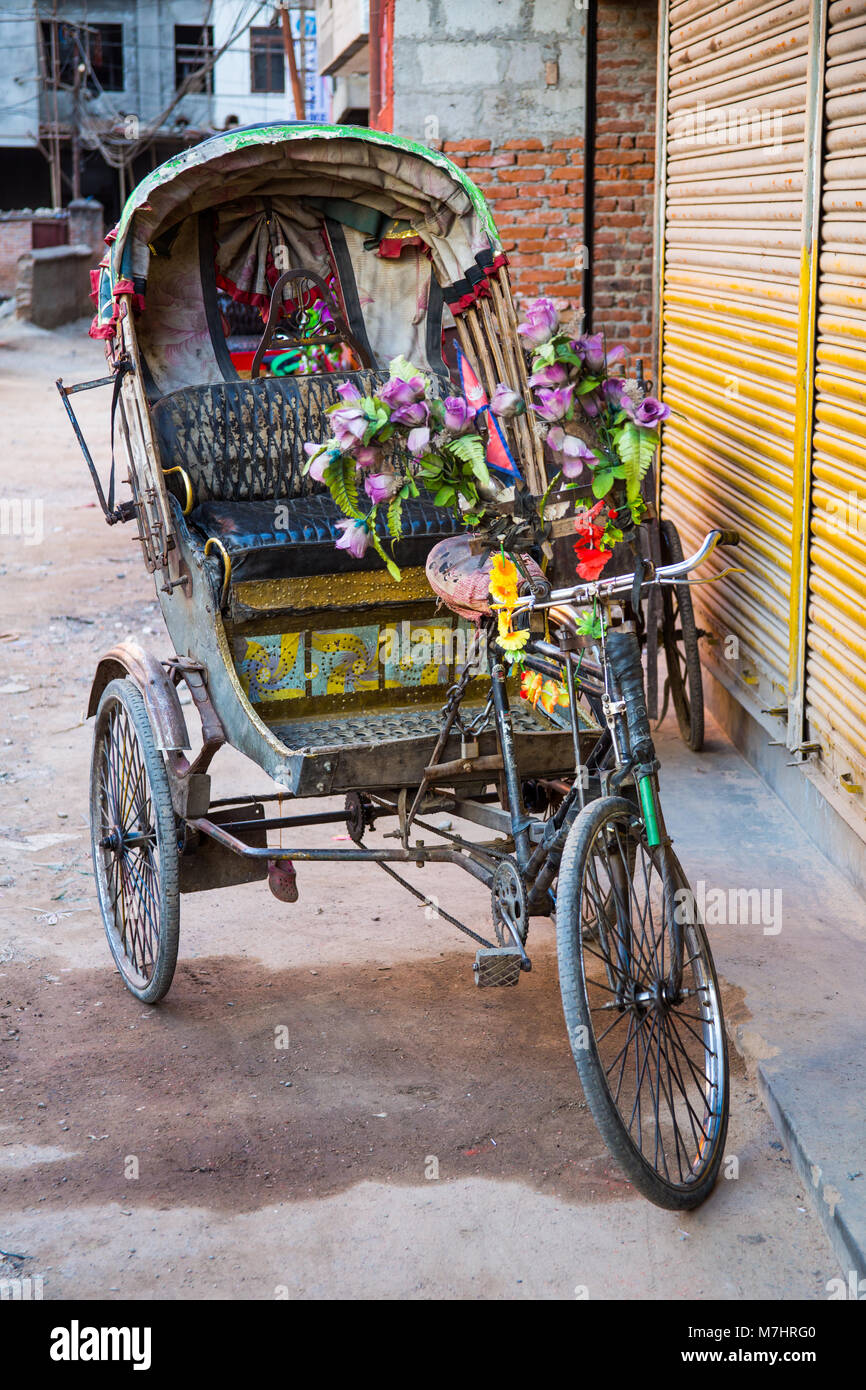 Pedicab su una strada laterale Foto Stock