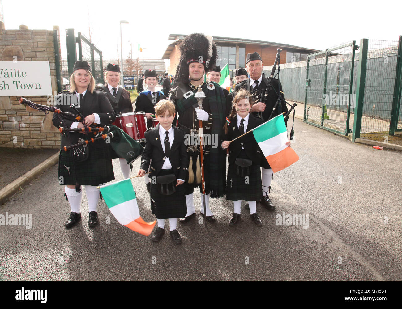 Manchester, Regno Unito 11 marzo 2018. Manchester Festival irlandese di marzo 2018. La sfilata ha avviato presso l' Irish Centro del Patrimonio Mondiale, a Cheetham Hill, Manchester e finito fuori il municipio Credito: Gerard Noonan/Alamy Live News Foto Stock