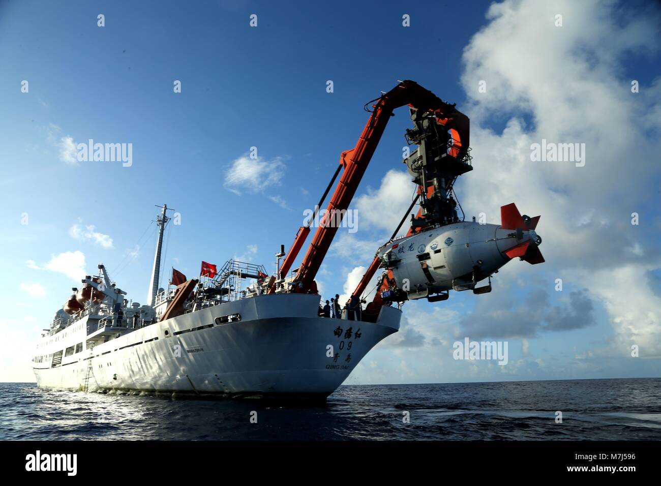 Pechino, Cina. Il 1 giugno, 2017. File foto scattata il 1 giugno 2017 mostra che la Cina è presidiata 'sommergibile Jiaolong' è spedita sul suo quinto e ultimo, dive dell'anno nella trincea di Mariana. La Cina sta assumendo una posizione di leader in strategica hi-tech settori. Esso contribuirà a migliorare la forza nel campo della scienza e della tecnologia nei prossimi anni per creare maggiori opportunità per sé e per il mondo. Credito: Liu/spedizione per andare con la Cina Focus: progresso tecnologico in Cina crea maggiori opportunità per il mondo/Xinhua/Alamy Live News Foto Stock