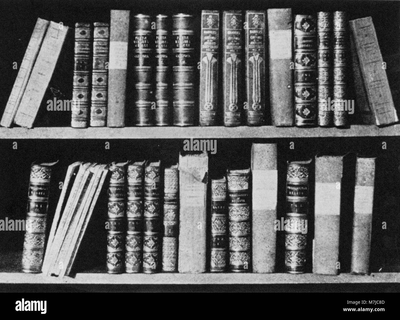 Fotografia di William Henry Fox Talbot intitolata "Still Life from the Library", che illustra le prime tecniche fotografiche ed espressioni artistiche. Foto Stock