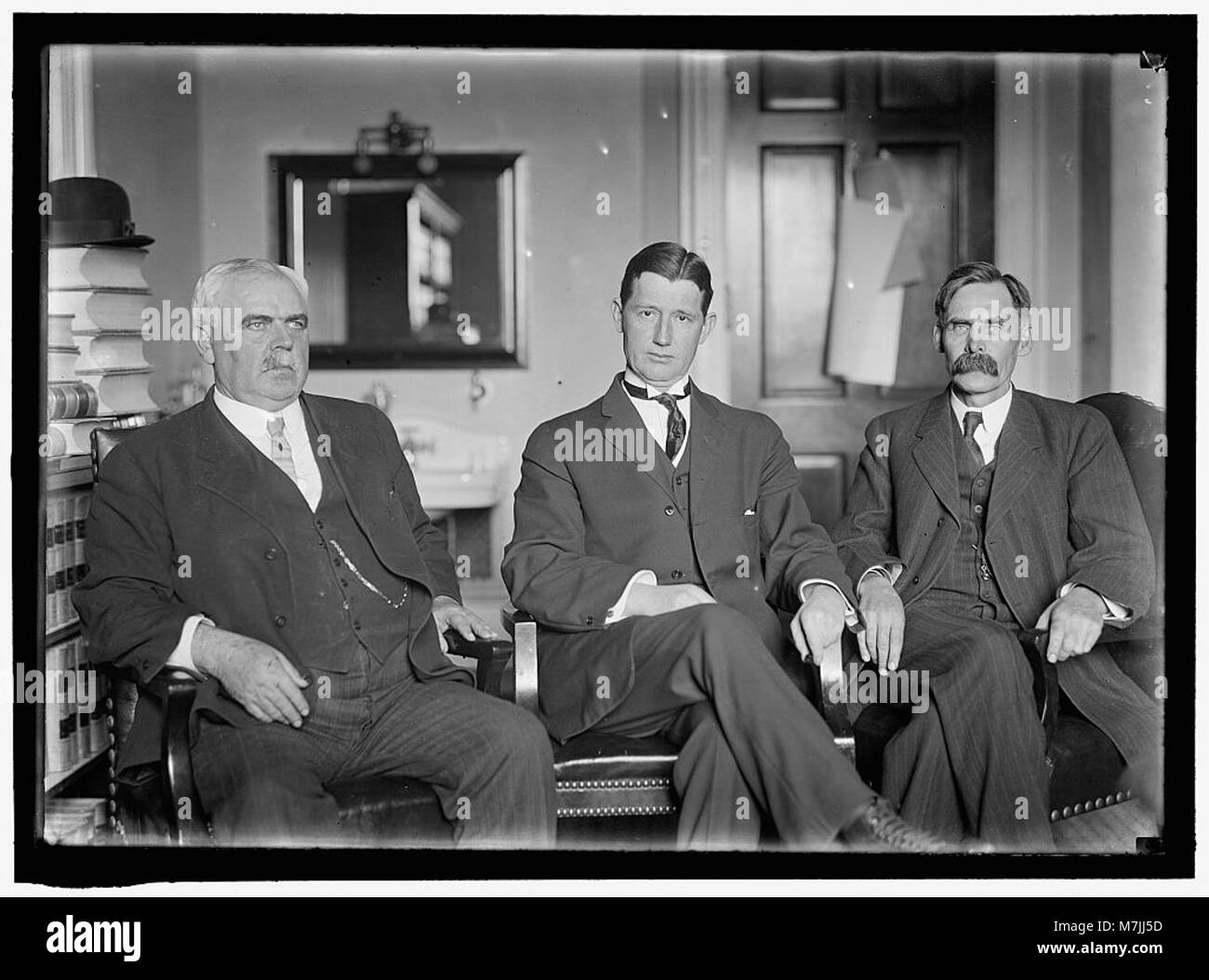 Questa fotografia mostra la sottocommissione speciale del Comitato giudiziario della camera dei rappresentanti degli Stati Uniti a Macon, Georgia, il 19 gennaio 1914, che indaga sulle accuse contro il giudice Spear della Corte Federale della Georgia. Foto Stock