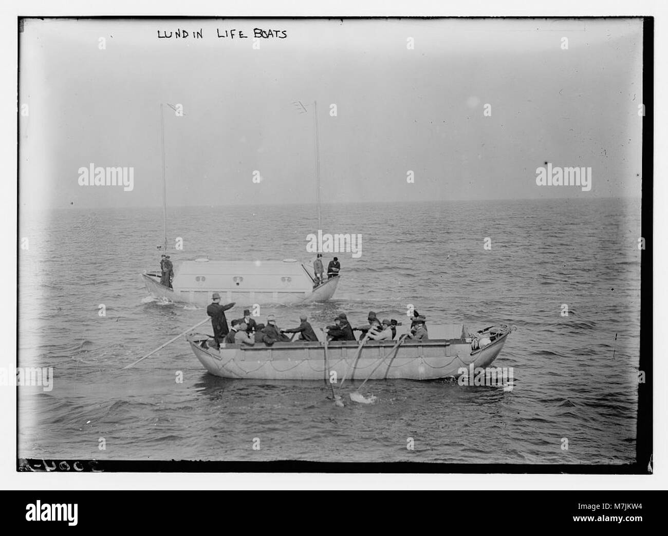 Le scialuppe di salvataggio Lundin erano note per la loro qualità e durata, spesso utilizzate nella sicurezza marittima, in particolare per le operazioni di soccorso durante le emergenze in mare. Foto Stock
