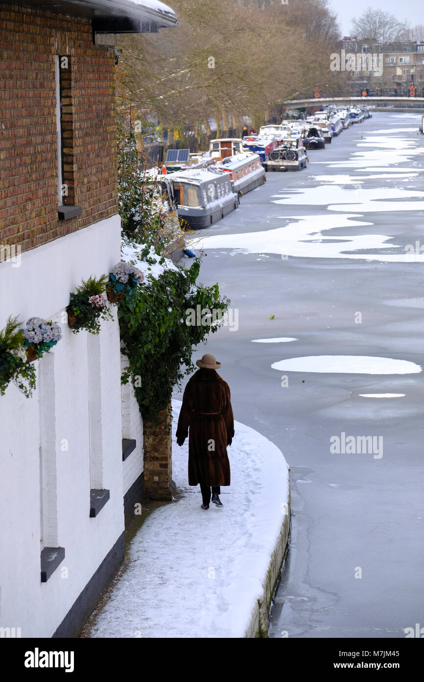 La piccola Venezia nella neve, Maida Vale, London, Regno Unito Foto Stock