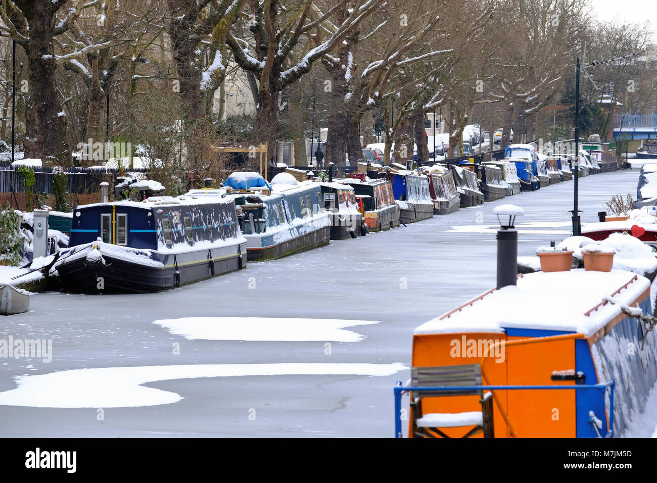 La piccola Venezia nella neve, Maida Vale, London, Regno Unito Foto Stock
