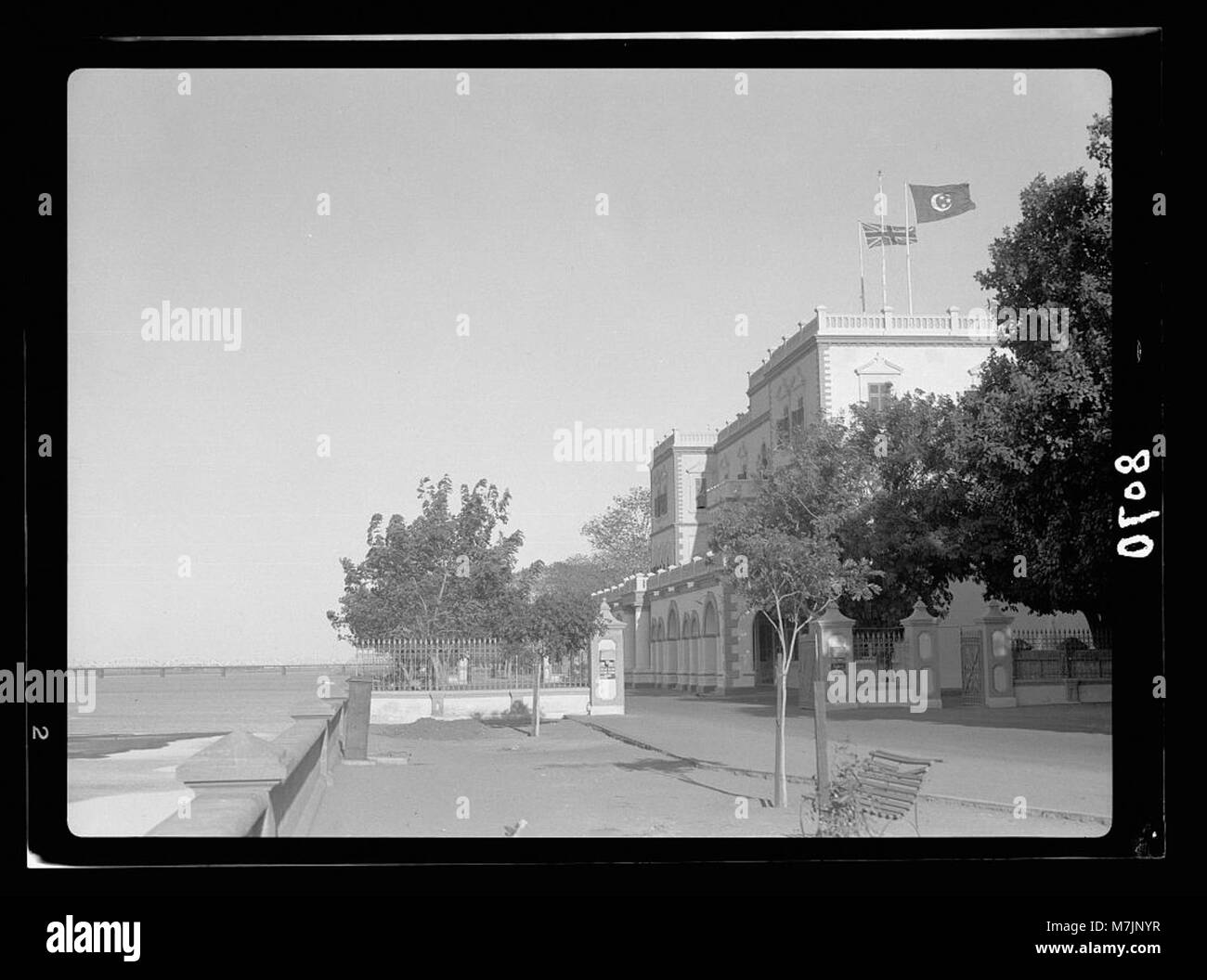 Una fotografia del palazzo di Khartoum, Sudan, vista dalla strada sul fiume, che mostra la grandezza architettonica e il patrimonio culturale della città. Foto Stock