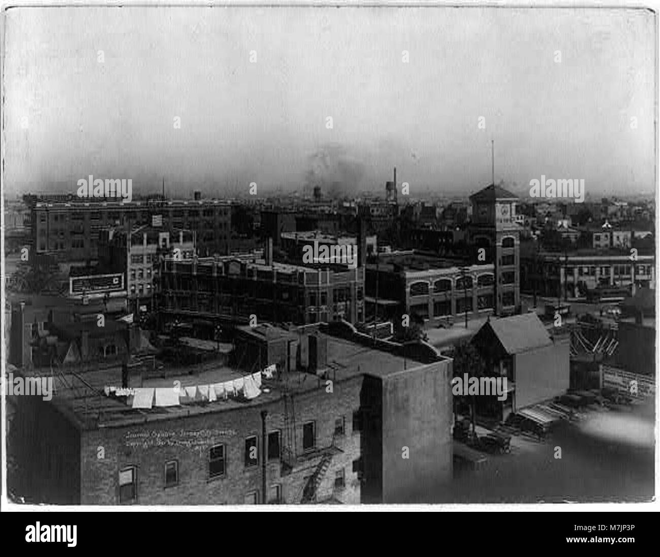Journal Square a Jersey City è una vivace area urbana conosciuta per il suo fulcro dei trasporti, l'attività commerciale e la variegata comunità. Foto Stock