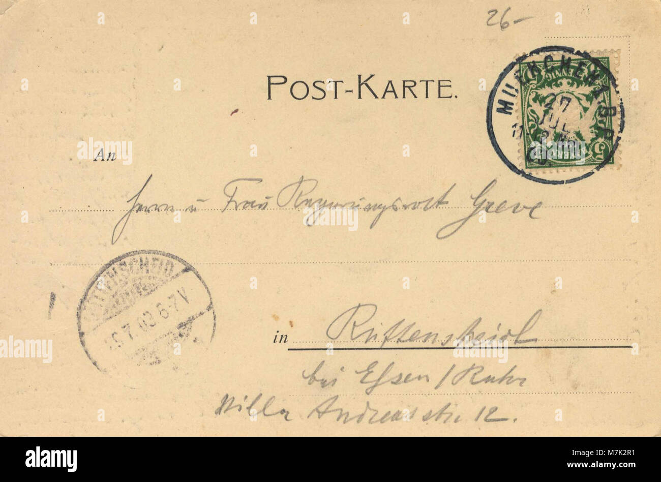 Una cartolina storica del Münchner Ratskeller a Monaco di Baviera, in Baviera, che mostra il retro dell'edificio. Il Ratskeller è una struttura ben nota con un significato storico in città. Foto Stock