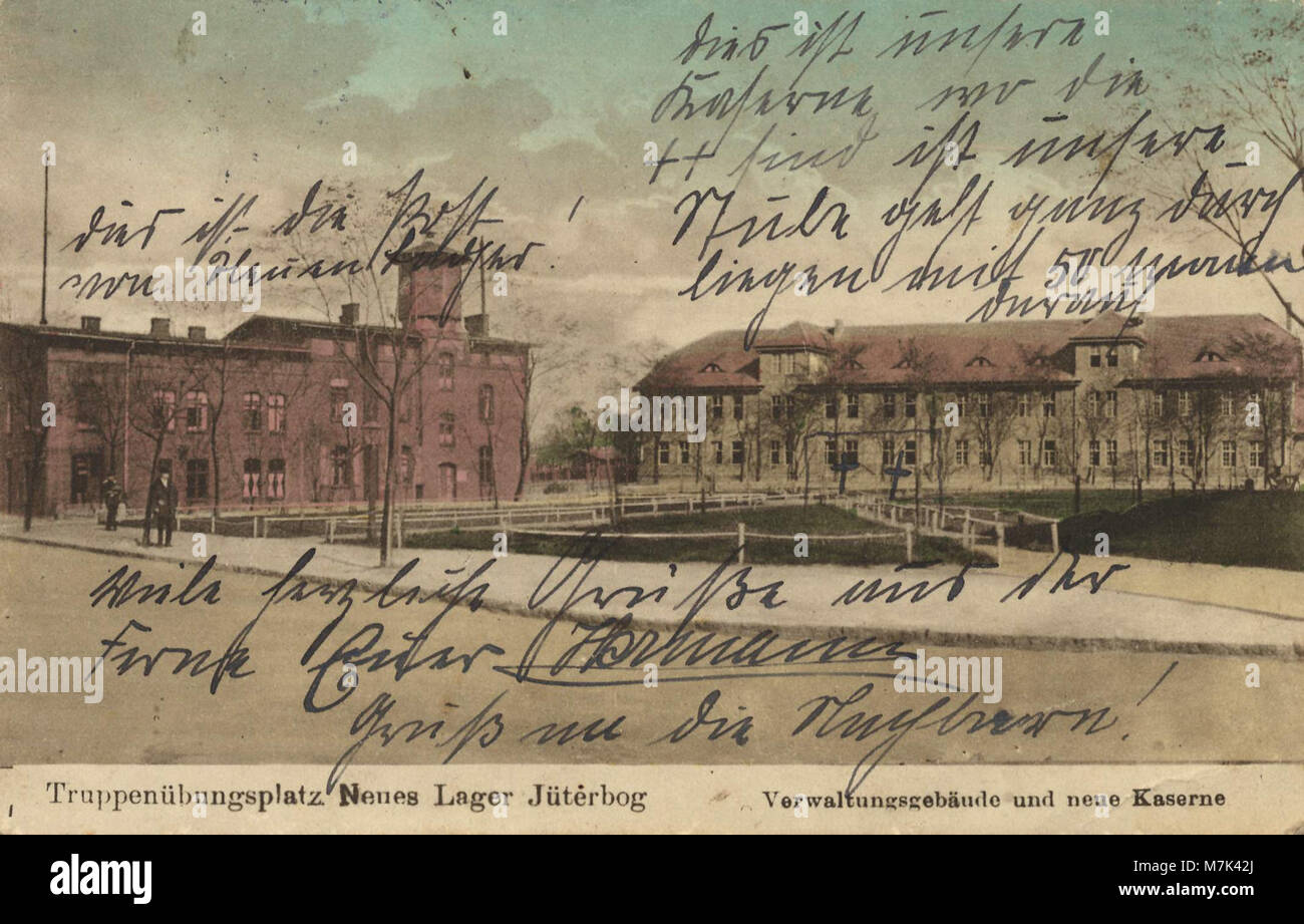 Questa cartolina raffigura Neues Lager nel Brandeburgo, con un campo di addestramento militare, edifici amministrativi e una nuova caserma. Mette in evidenza le infrastrutture militari della regione. Foto Stock