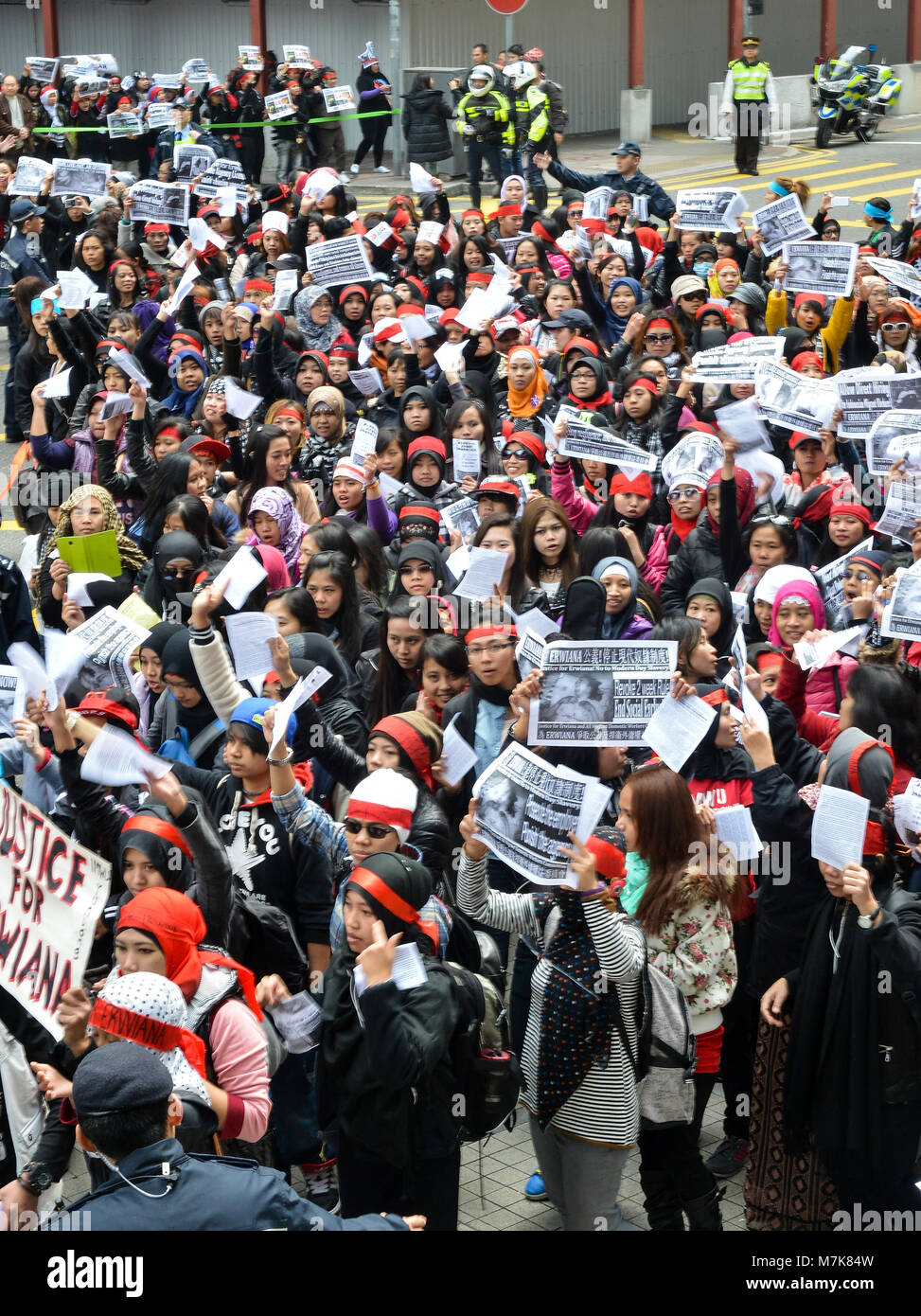 Giustizia per Erwiana protesta da parte di lavoratori migranti di Hong Kong. Esteri lavoratori domestici di Hong Kong per strada marciando al governo centrale Foto Stock