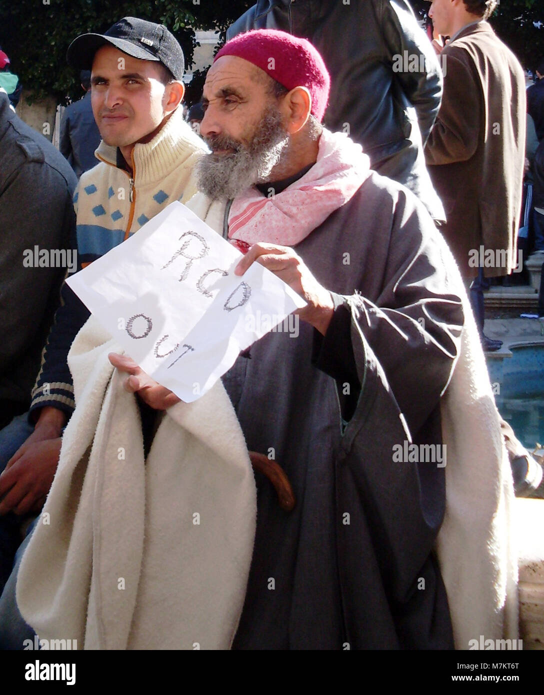 Un documento intitolato Caravane de la libération 8, che si riferisce ad un movimento di liberazione o ad un evento associato ad un periodo di libertà politica o sociale. Foto Stock