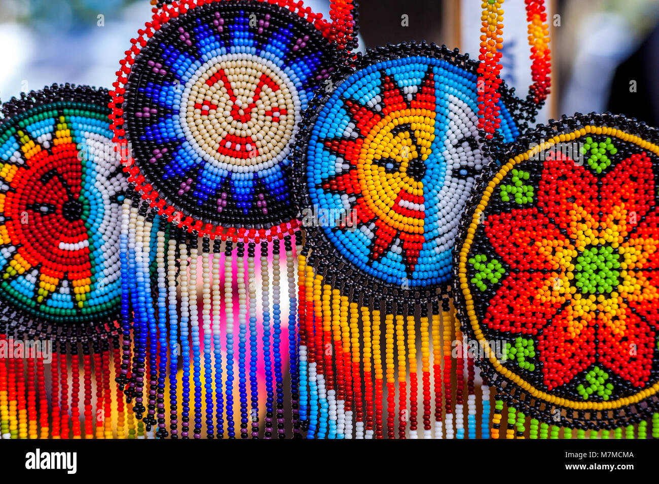 Fatti a mano perline colorate collane/gioielli fatti a mano Foto Stock