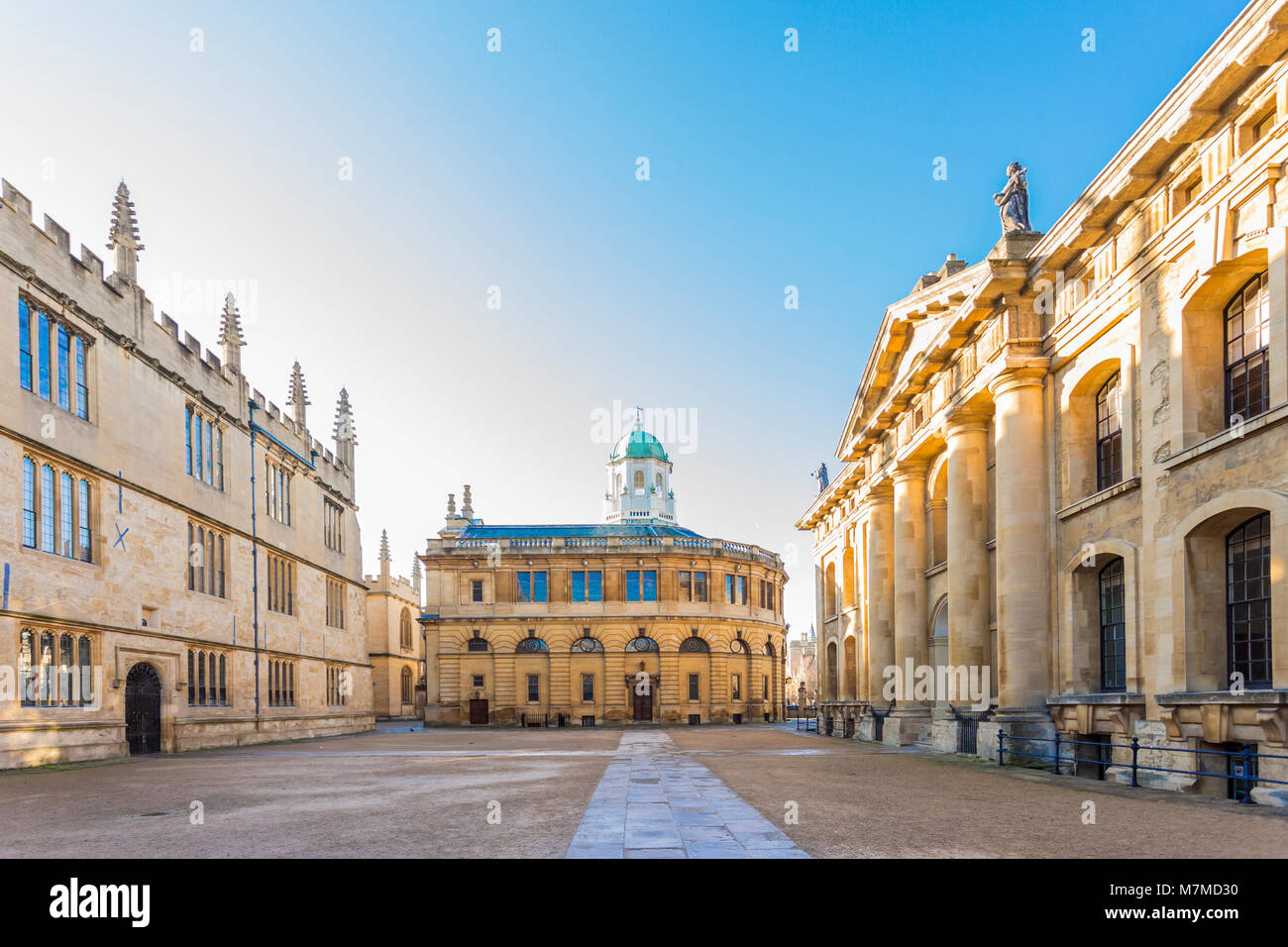 Il Sheldonian Theatre, situato a Oxford, Inghilterra, è stato costruito dal 1664 al 1669 dopo un design da Christopher Wren per l'Università di Oxford. Foto Stock