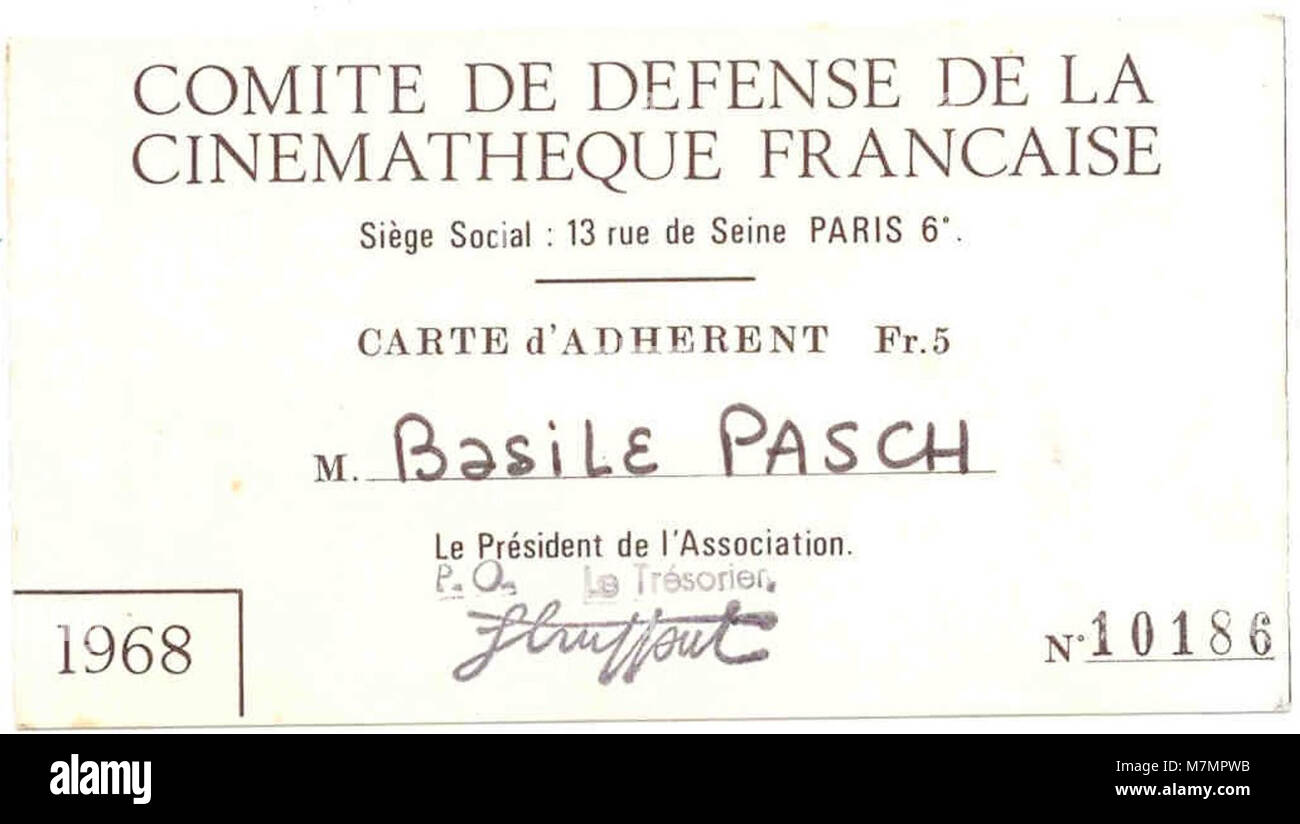Una tessera di 1968 membri del Comitato per la difesa della Cinémathèque francese, che rappresenta gli sforzi per preservare e proteggere l'archivio cinematografico francese e il suo patrimonio culturale durante un periodo di riforma istituzionale. Foto Stock