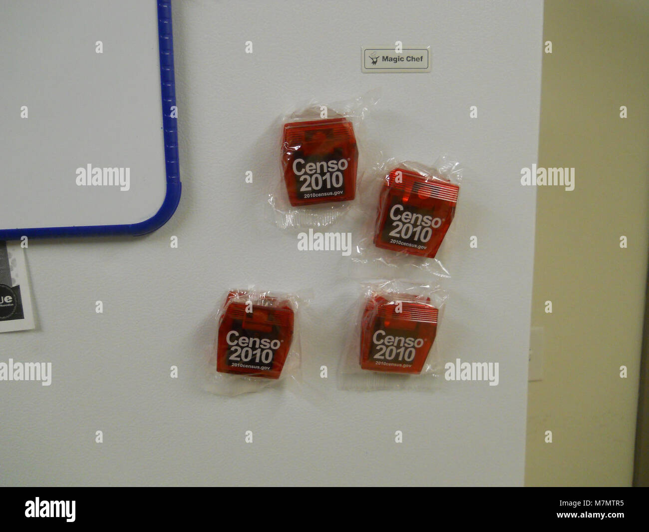 Un magnete del censimento della popolazione del 2010 che promuove la raccolta di dati demografici nazionali. Rappresenta il materiale di comunicazione ufficiale utilizzato per incoraggiare la partecipazione al processo di censimento. Foto Stock