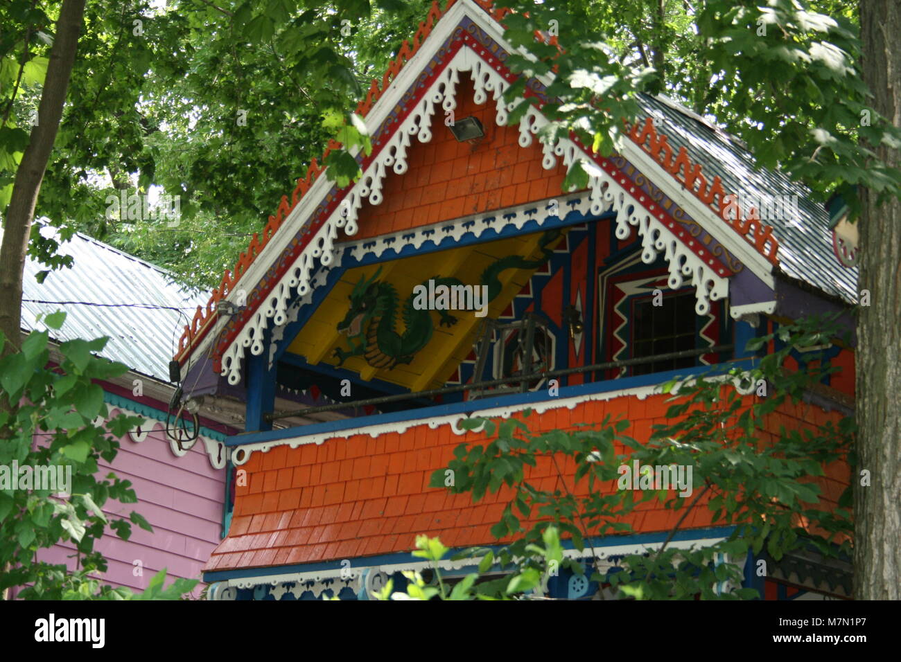 In legno colorato Gingerbread case Grimsby Beach, Ontario Foto Stock