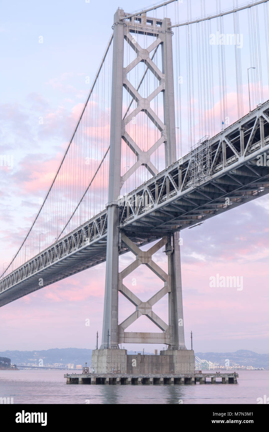 Il Bay Bridge Tower Twilight Foto Stock