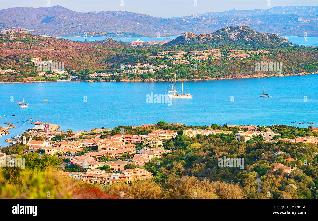 Panorama di Porto Rotondo nel Golfo Aranci, Costa Smeralda resort sul mare  Mediterraneo, Sardegna, Italia Foto stock - Alamy