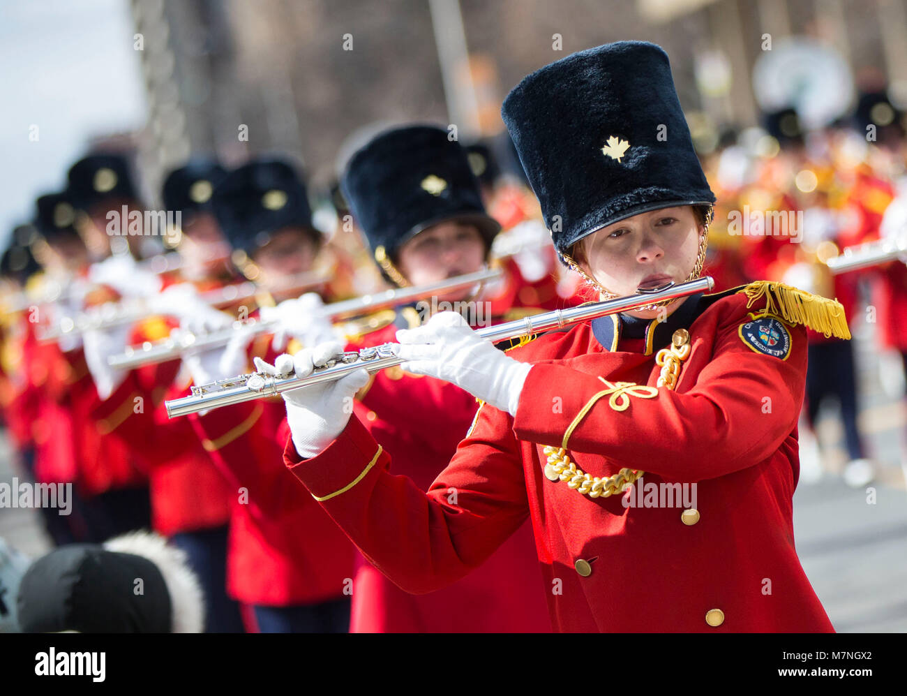 Toronto, Canada. Undicesimo Mar, 2018. Una banda di eseguire durante il 2018 Toronto il giorno di San Patrizio Parade di Toronto, Canada, 11 marzo 2018. Migliaia di persone sono venute a celebrare la storia irlandese, Cultura e patrimonio prendendo parte al 2018 Toronto il giorno di San Patrizio Parade di domenica. Credito: Zou Zheng/Xinhua/Alamy Live News Foto Stock