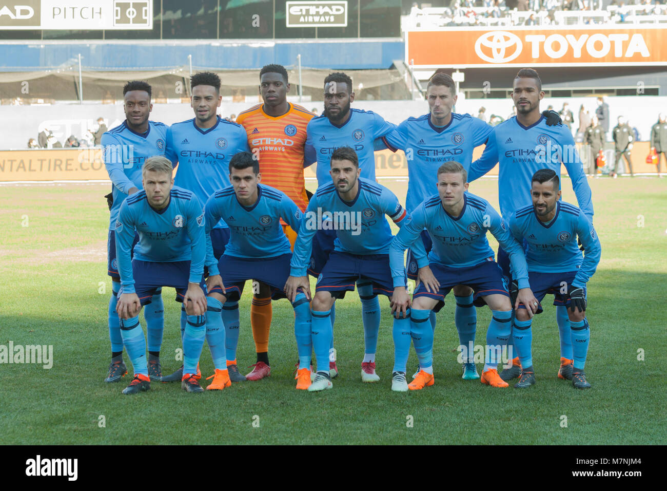 New York, Stati Uniti d'America. Undicesimo Mar, 2018.NYC FC a partire XI pone prima di regolare il gioco di MLS contro la galassia allo Yankee Stadium di New York ha vinto FC 2 - 1 Credito: lev radin/Alamy Live News Foto Stock