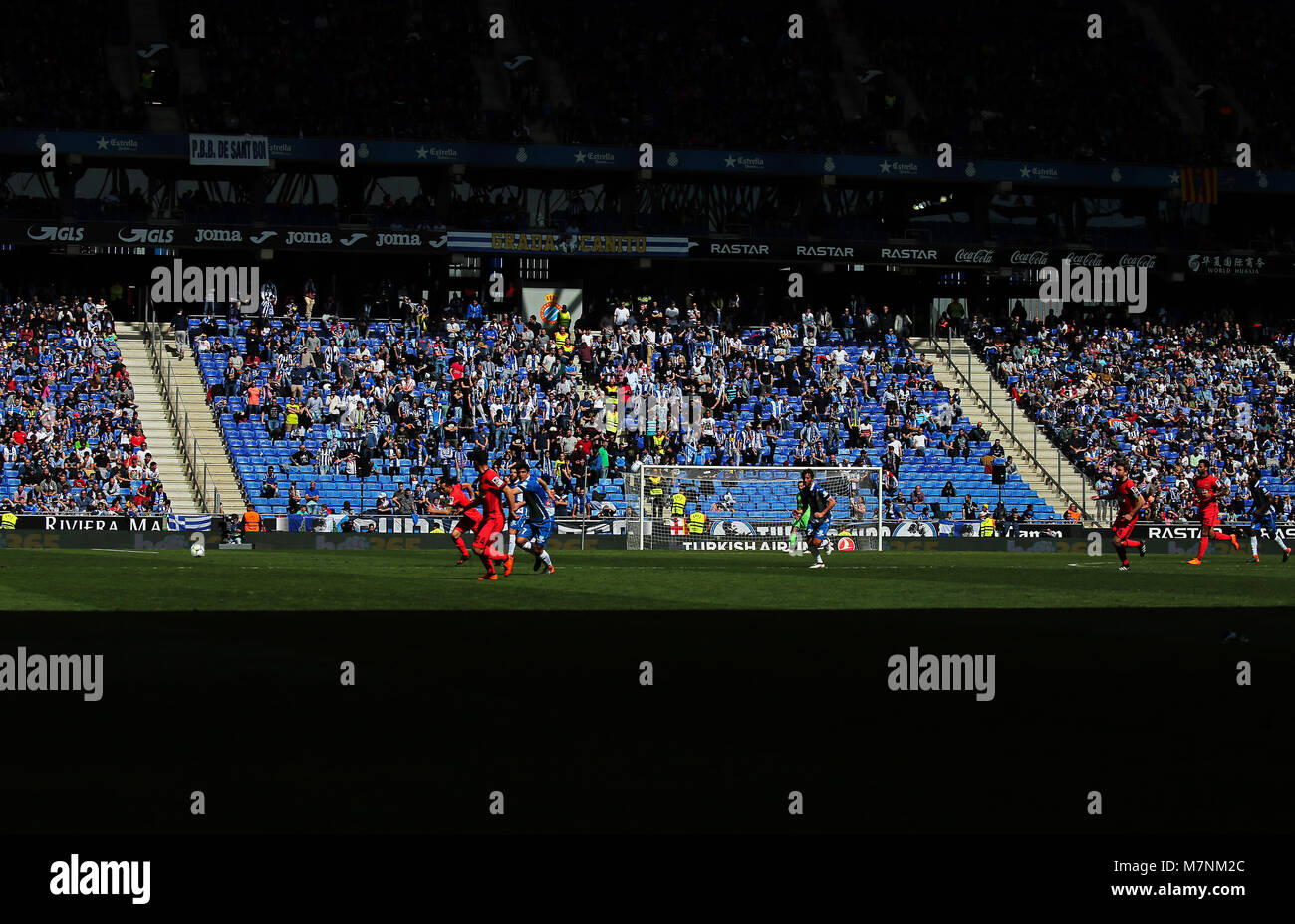 RCD Espanyol attentato durante il match tra RCD Espanyol e Real Sociedad, il 11 marzo 2018, a Barcellona, Spagna. Credito: Gtres Información más Comuniación on line, S.L./Alamy Live News Foto Stock RCD Espanyol attentato durante il match tra RCD Espanyol e Real Sociedad, il 11 marzo 2018, a Barcellona, Spagna. Credito: Gtres Información más Comuniación on line, S.L./Alamy Live News Foto Stock