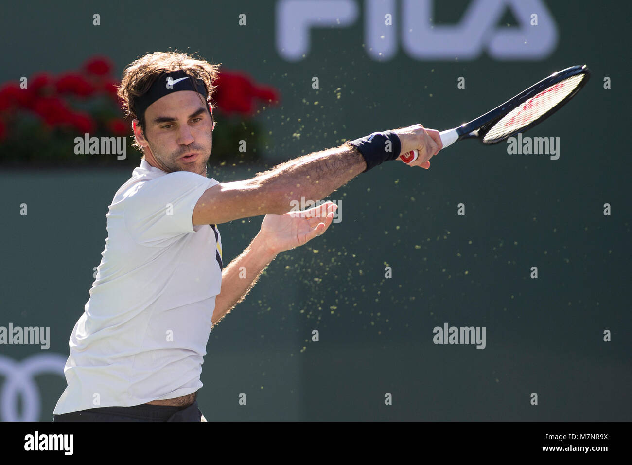 Indian Wells, California, Stati Uniti d'America. Undicesimo Mar, 2018. Roger Federer (SUI) sconfisse Federico Delbonis (ARG) 6-3, 7-6 (6) al BNP Paribas Open ha suonato presso la Indian Wells Tennis Garden di Indian Wells, California. © Mal Taam/TennisClix/CSM/Alamy Live News Foto Stock