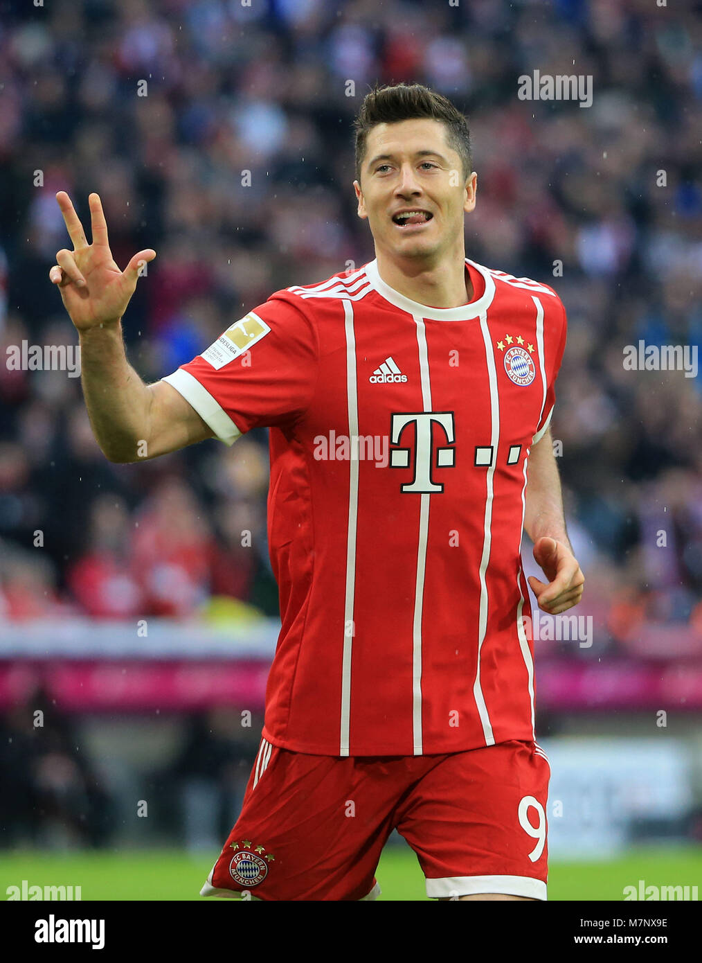 20180310, calcio, 1. Bundesliga, 26.Spieltag, a stadio Allianz Arena di Monaco di Baviera, FC Bayern vs Hamburg SV, Fussball, Sport, im Bild: Robert Lewandowski (FCB) celebra il suo terzo obiettivo *Copyright by: Philippe Ruiz Foto Stock