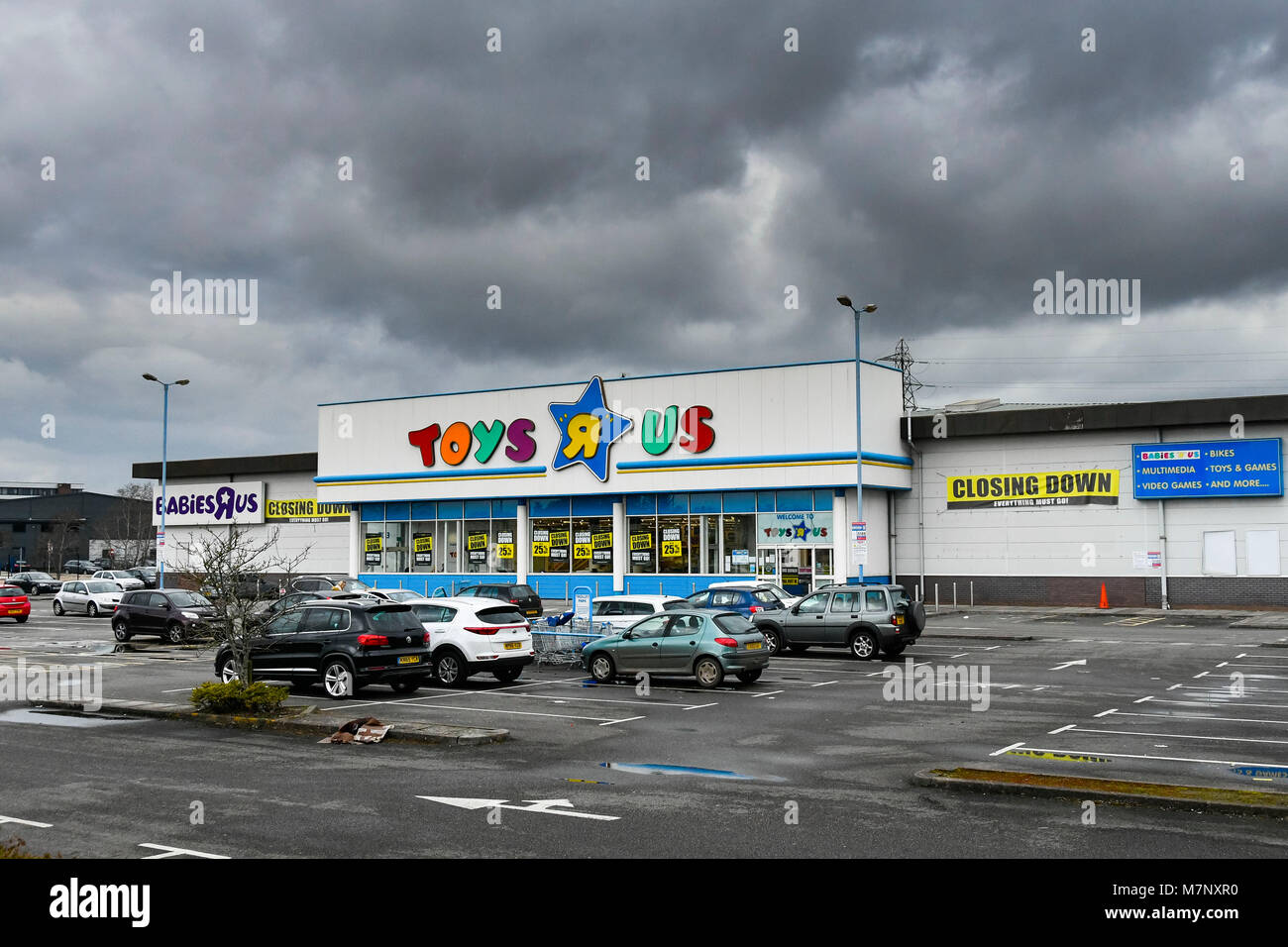 Poole, Dorset, Regno Unito. Xii Marzo 2018. Vista di Toys R Us superstore presso il Nuffield Road Poole, Dorset che chiude dopo che la società è crollata e andò in amministrazione. Credito Foto: Graham Hunt/Alamy Live News. Foto Stock