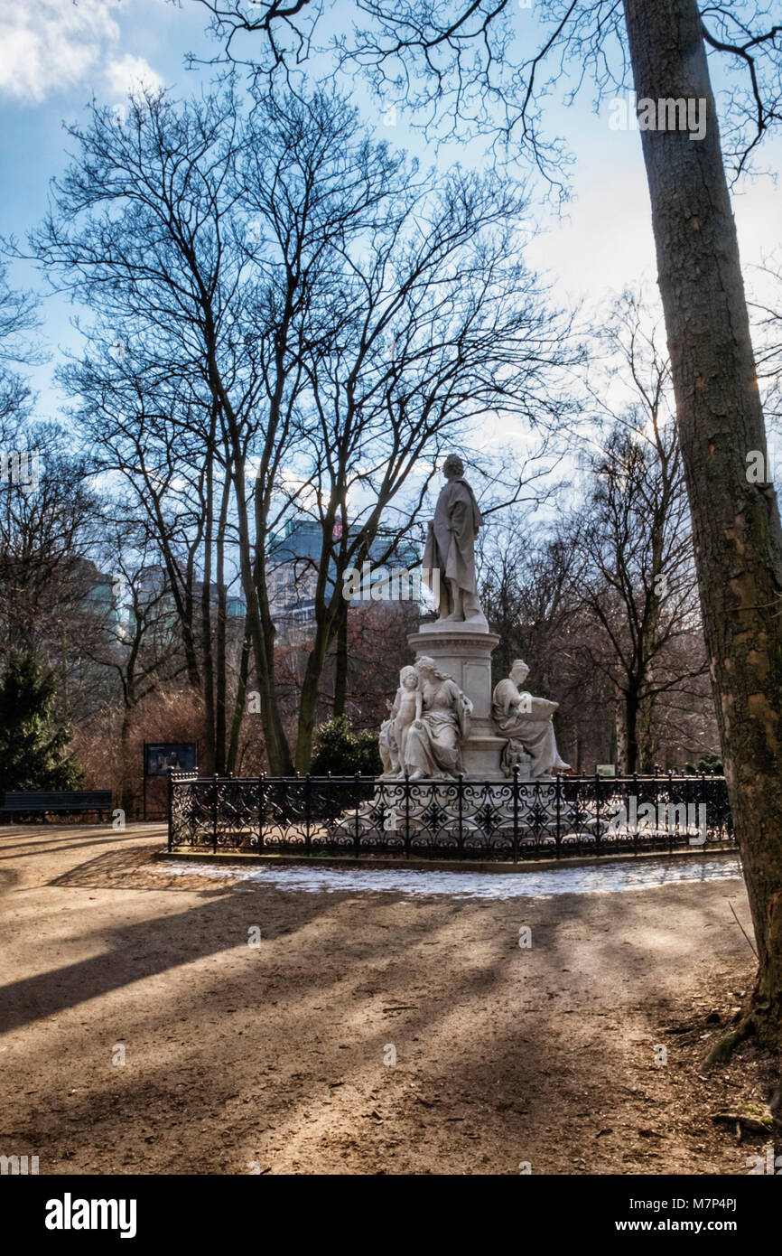 Berlin-Mitte Tiergarten. Wolfgang von Goethe monumento.Carrara scultura in marmo dello scultore Fritz Schäfer. 1880 Foto Stock