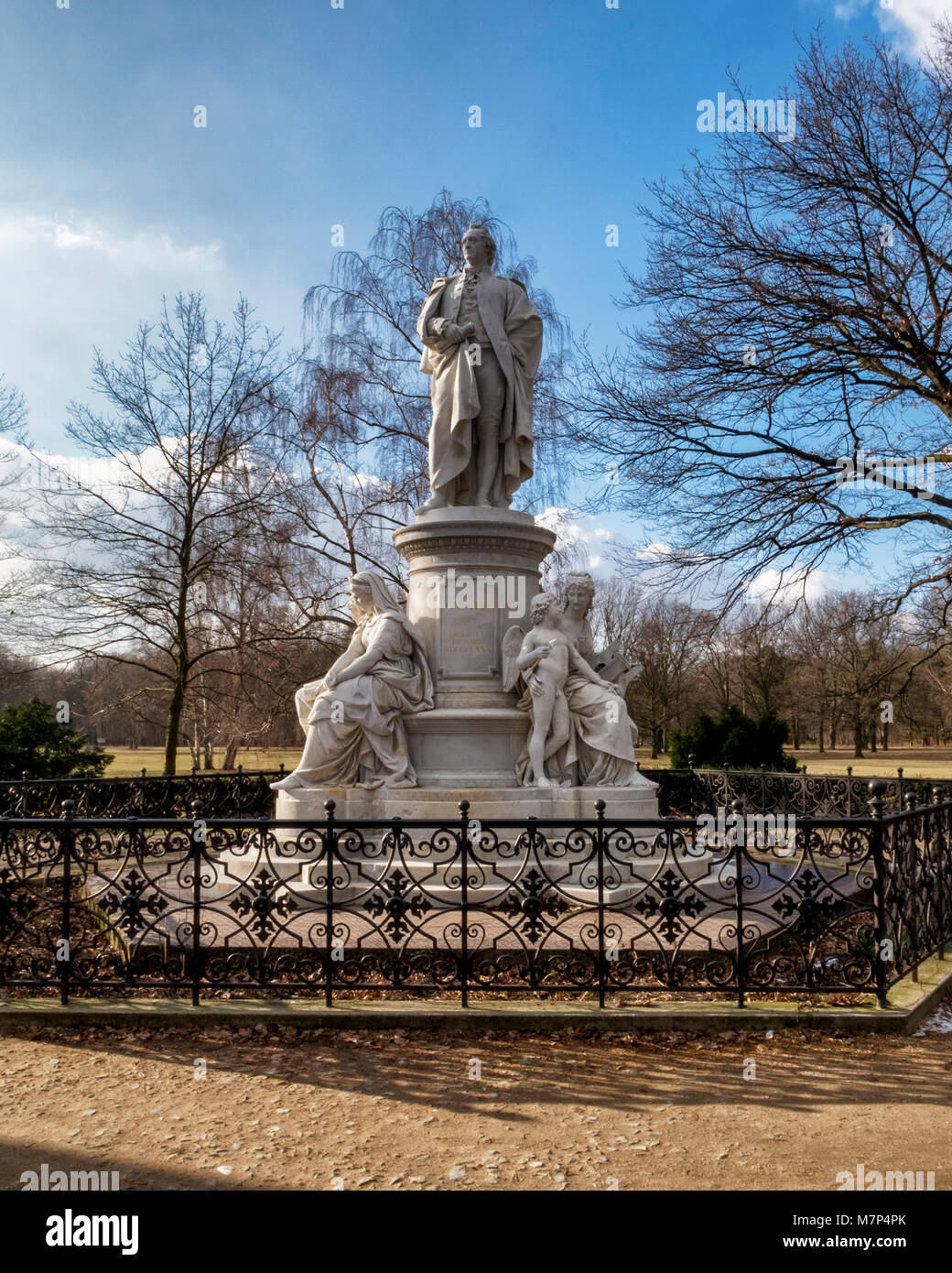 Berlin-Mitte Tiergarten. Wolfgang von Goethe monumento.Carrara scultura in marmo dello scultore Fritz Schäfer. 1880 Foto Stock