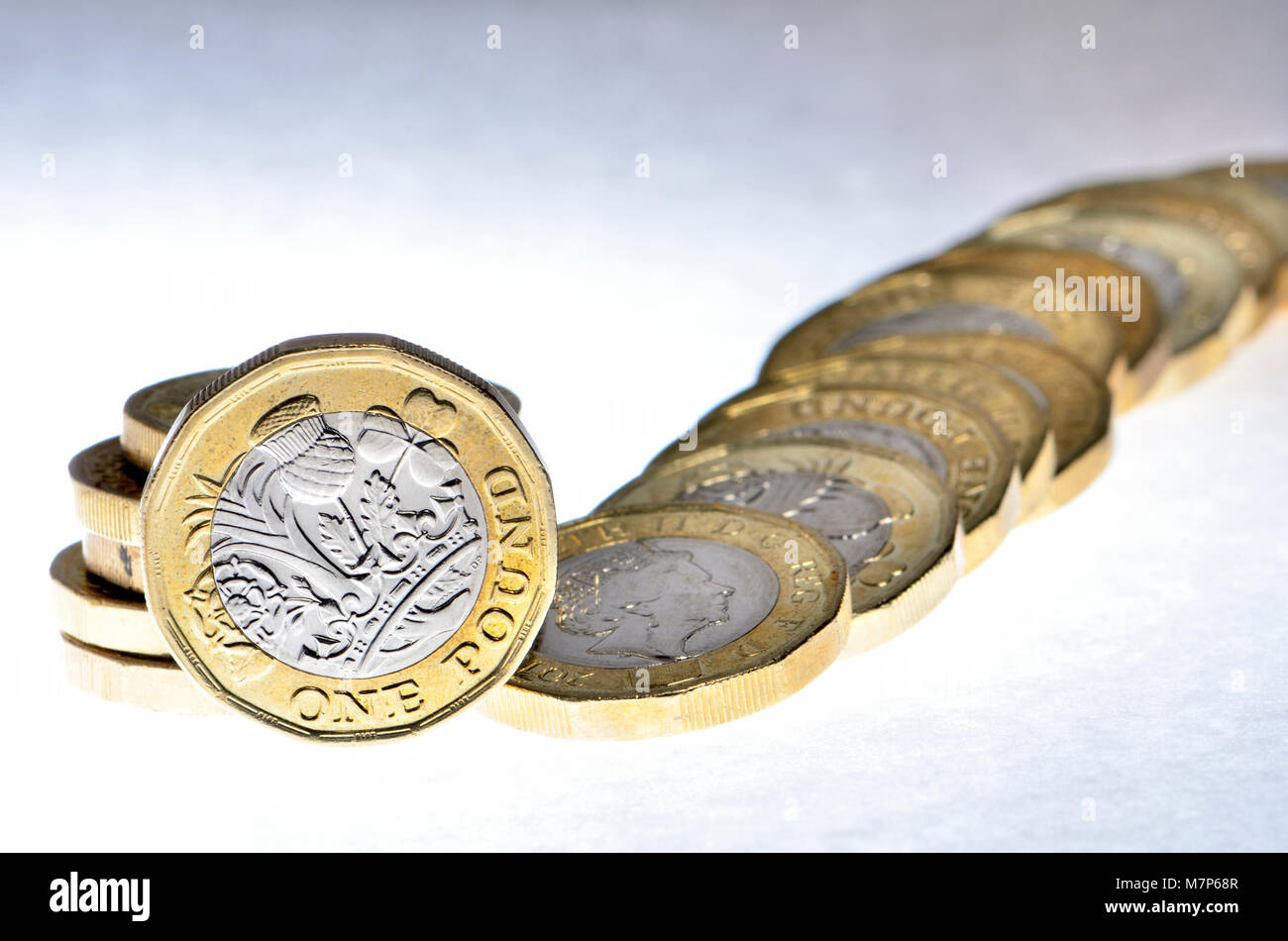 Sterlina britannica delle monete in euro Foto Stock