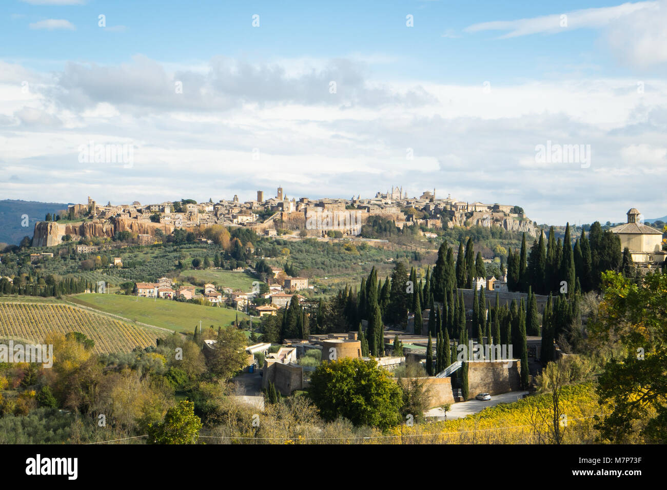Orvieto da una collina Foto Stock