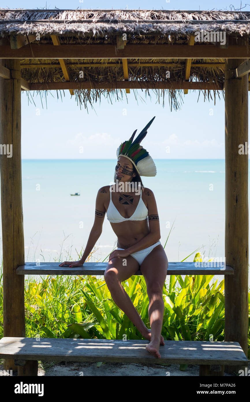 Bella giovani indigeni Pataxo donna a Bahia, Brasile Foto Stock