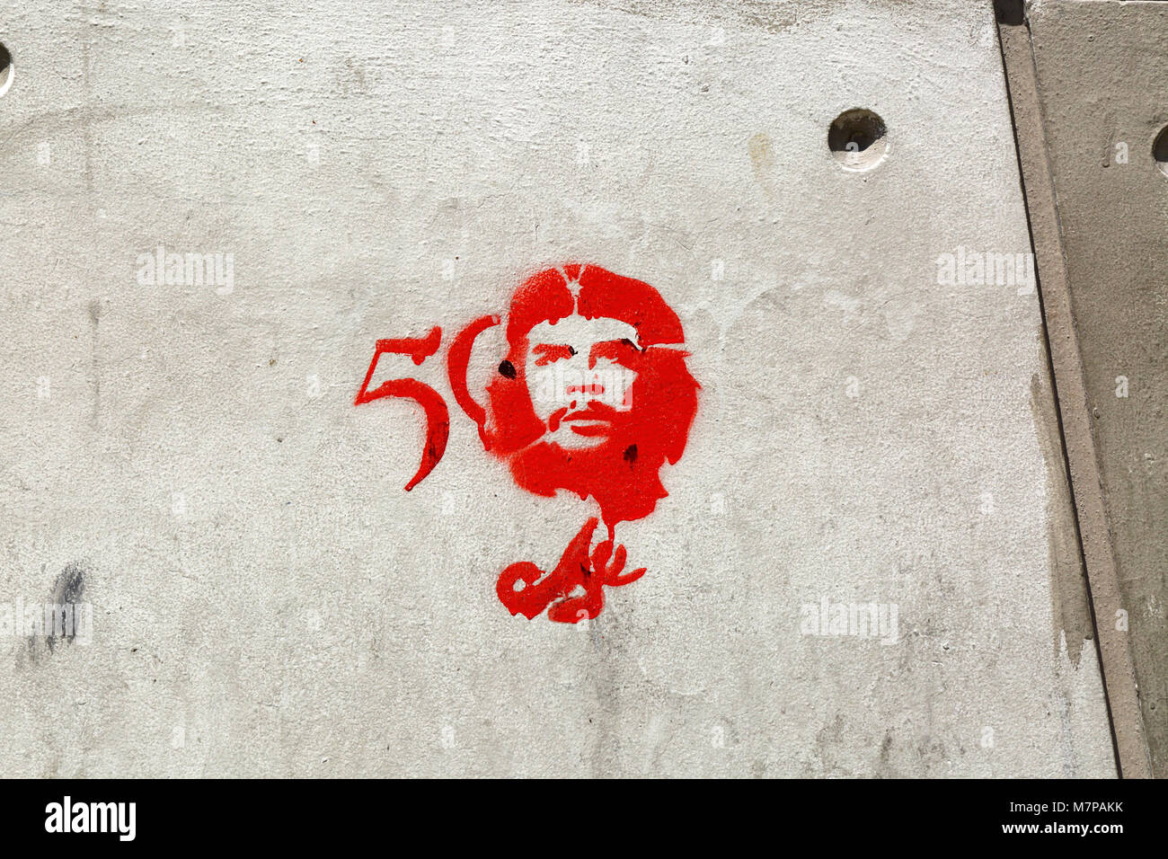 Graffiti per la commemorazione del cinquantesimo anniversario di Che Guevara di morte su una parete a La Paz, in Bolivia Foto Stock