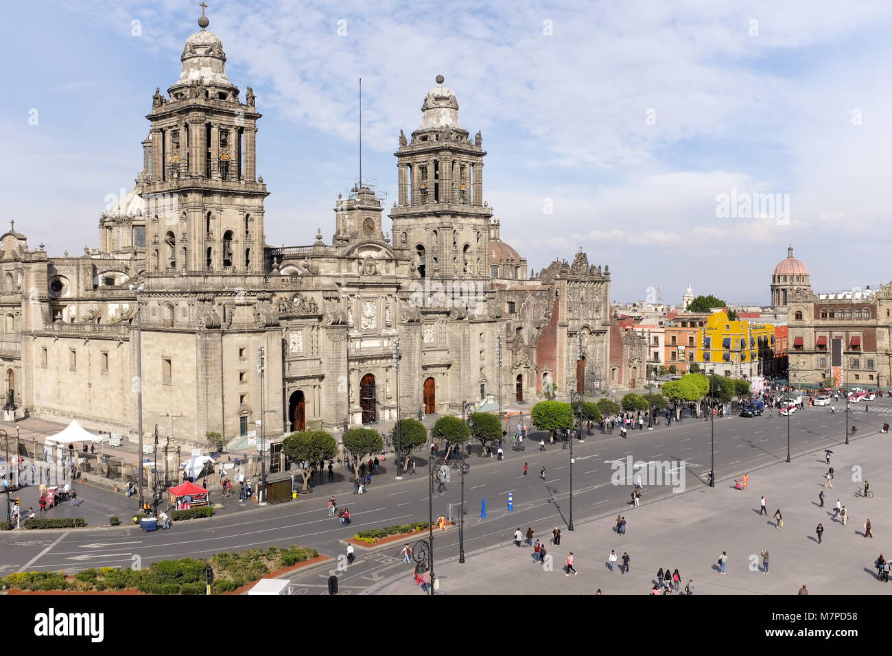 La Città del Messico Cattedrale Metropolitana si affaccia su piazza Zocalo a Città del Messico. Foto Stock