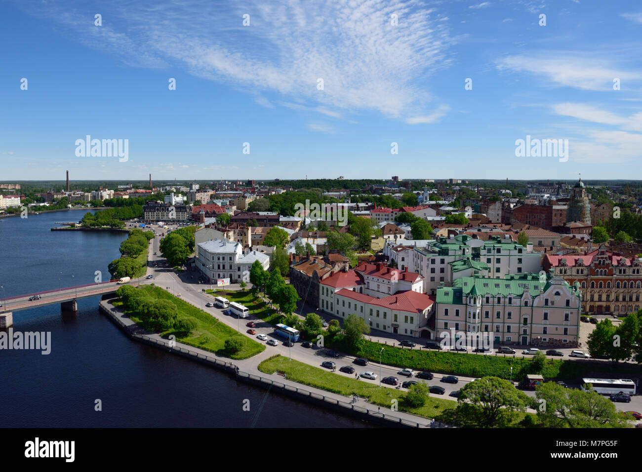 Vyborg, l'oblast di Leningrado, Russia - 6 Giugno 2015: Cityscape visto dal San Olav torre. Prima di 1940, Vyborg è la seconda città più grande della Finlandia Foto Stock