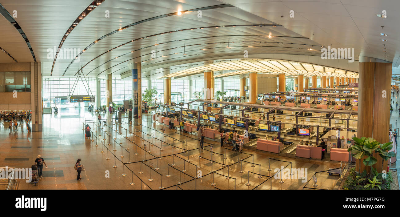 Sala partenze terminal 2 dell'Aeroporto Changi Foto Stock