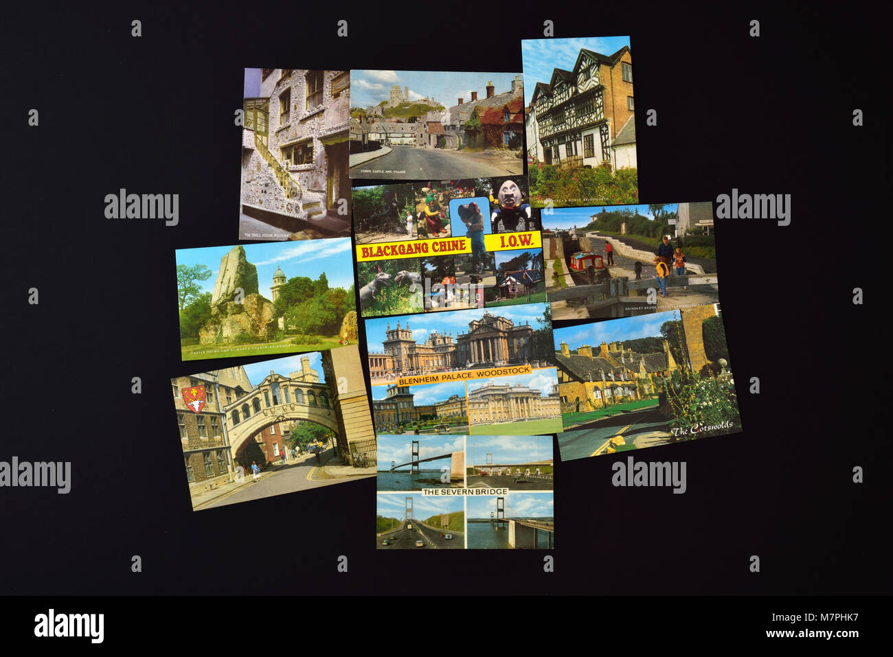 Dieci J assortiti Salmon Ltd cartoline raffiguranti inglese e gallese, viste mostrato su uno sfondo nero. Foto Stock