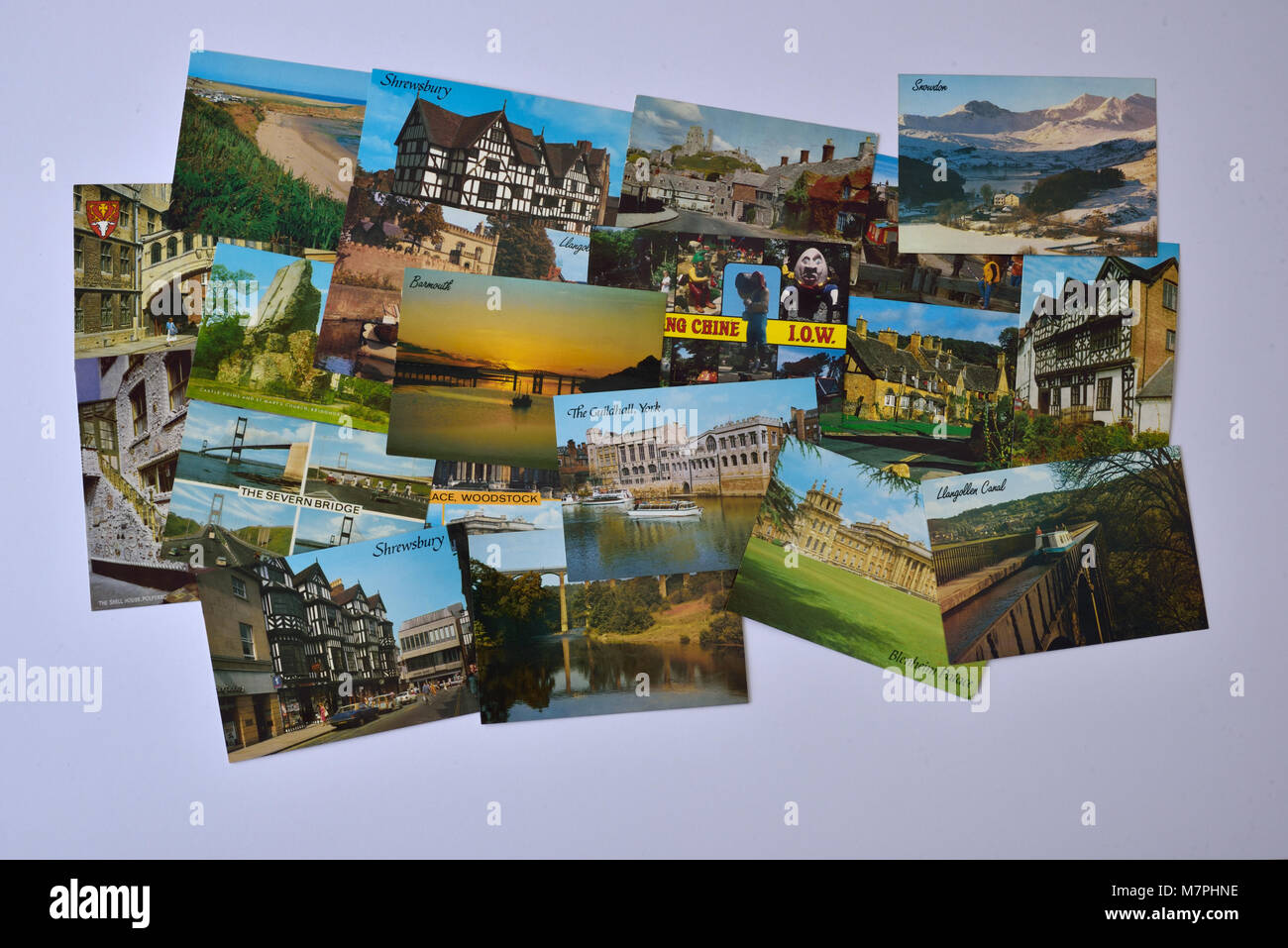 Una selezione di J Salmon Ltd cartoline raffiguranti inglese e gallese, viste mostrato su uno sfondo bianco. Foto Stock
