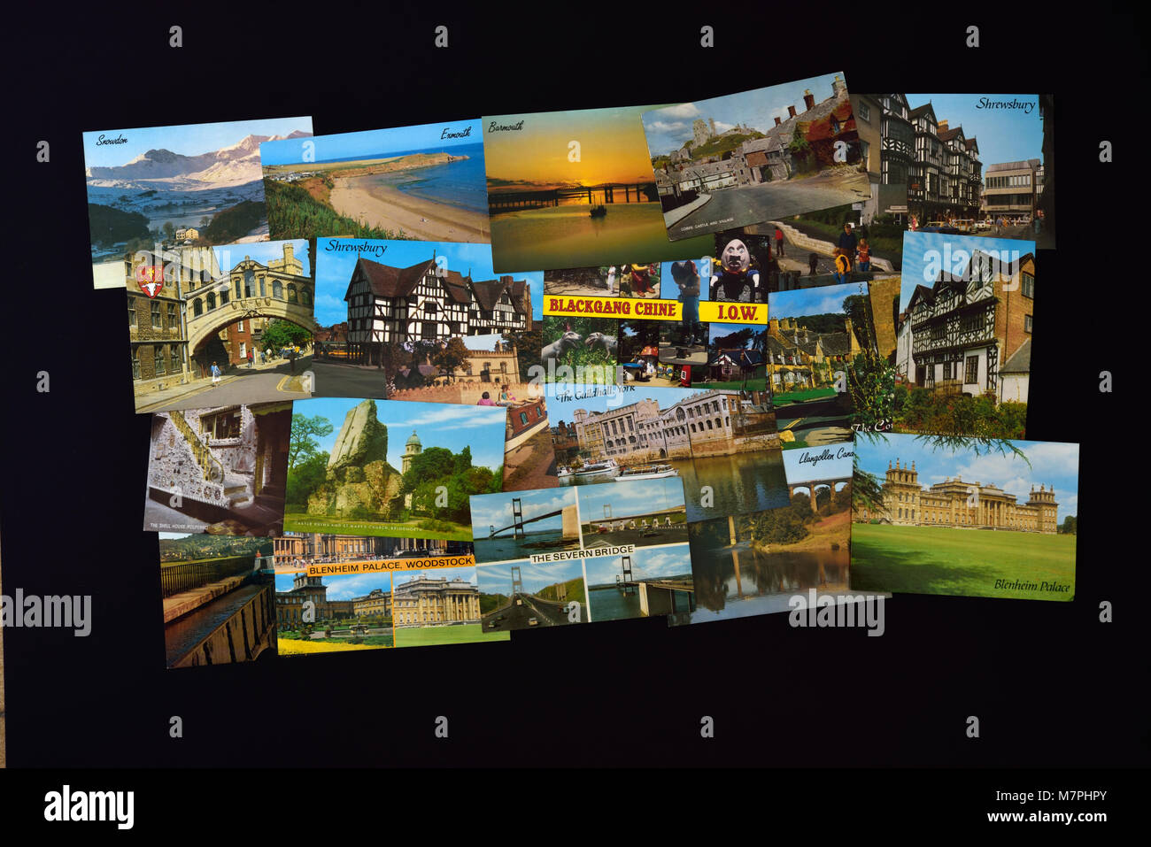Una selezione di J Salmon Ltd cartoline raffiguranti inglese e gallese, viste mostrato su uno sfondo nero. Foto Stock