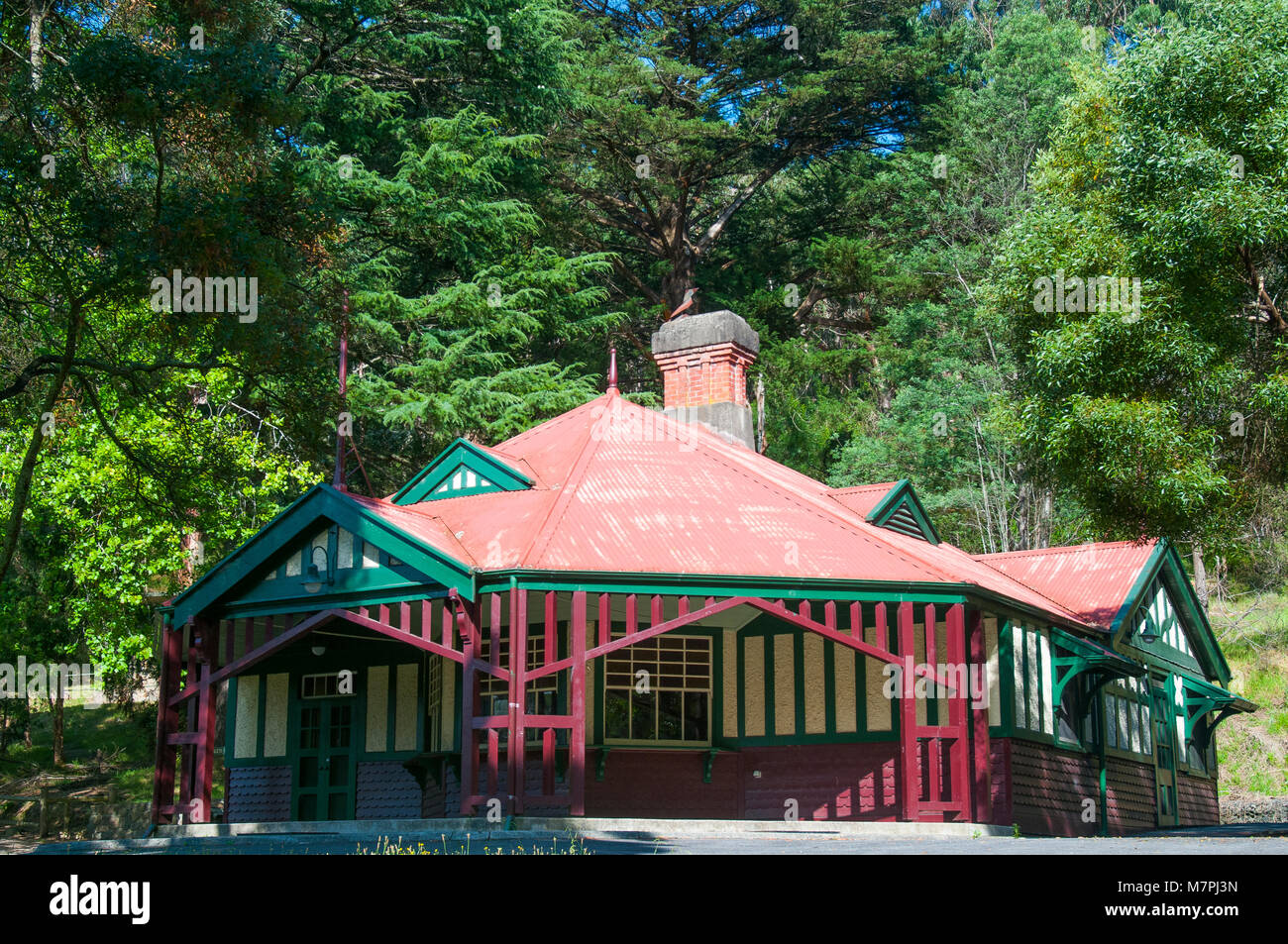 1920s park sede al di sotto della 1000 passi nel Parco Nazionale Dandenong Ranges, Melbourne Foto Stock