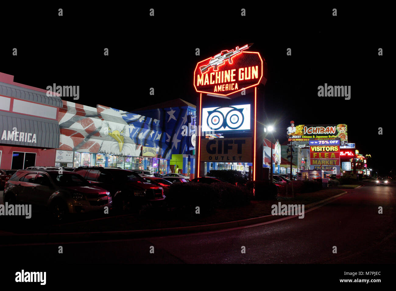 Mitragliatrice America segno a Kissemmee Florida al di fuori di un enorme gunstore Foto Stock