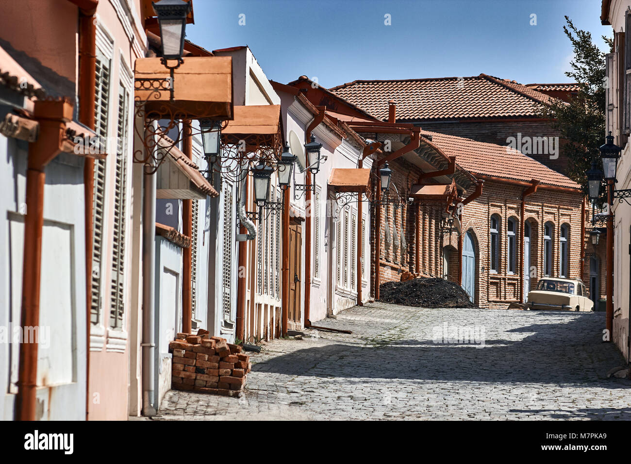 Pittoresca strada a Sighnaghi Signagi , Kakheti , Georgia. Sighnaghi è noto come un amore città in Georgia. Foto Stock