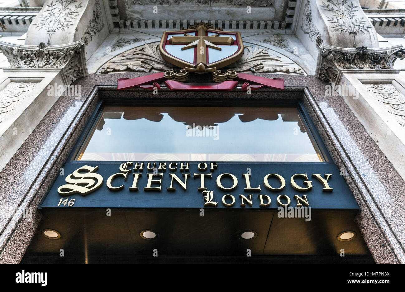Chiesa di Scientology segno, Queen Victoria Street, Londra, Inghilterra, Regno Unito. Foto Stock